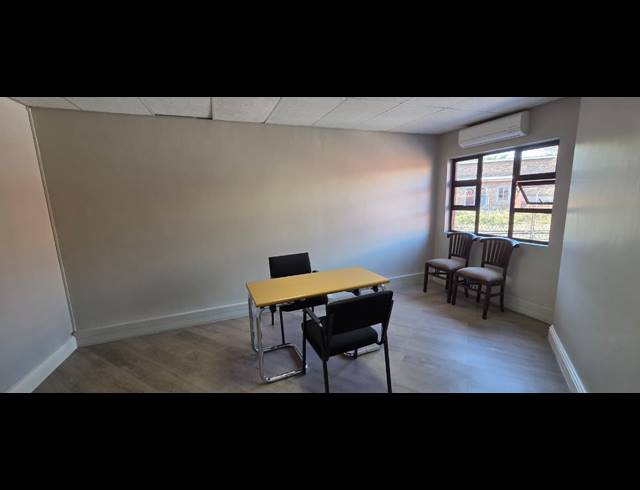 218M² OFFICE TO LET IN ROCKY DRIFT